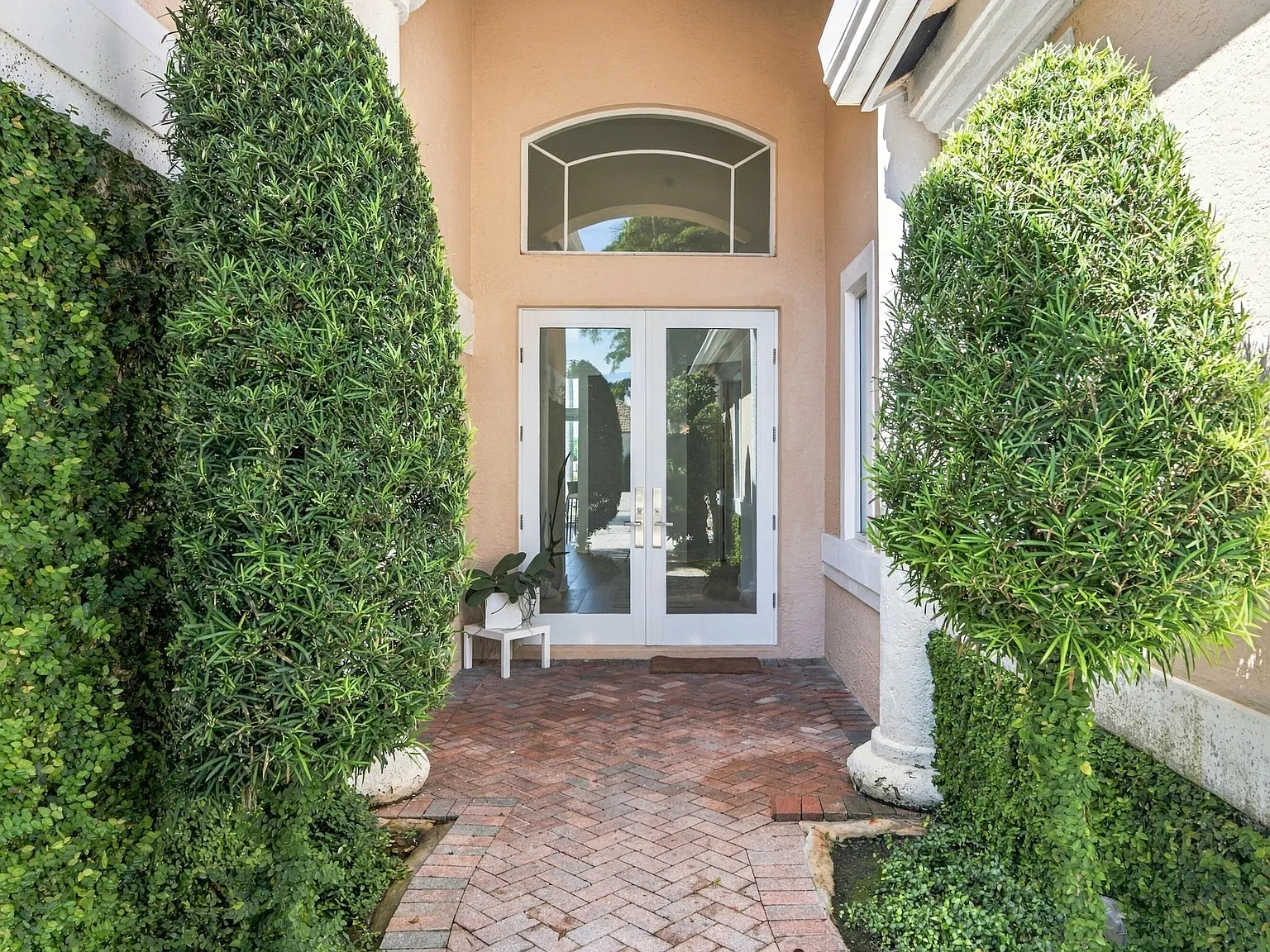 5 bed, 4.0 bath, 3394 sqft, $50,000 — Photo 4