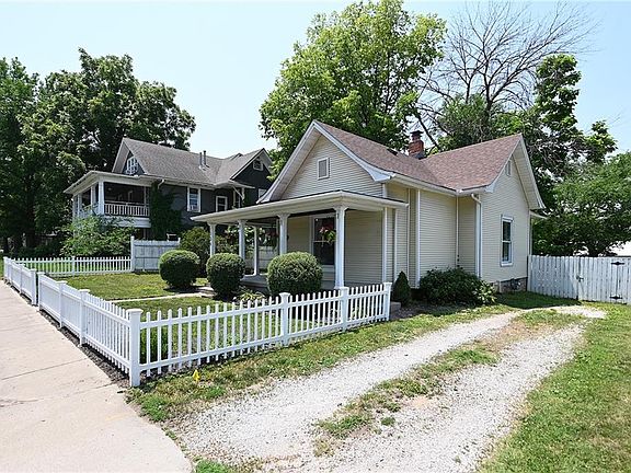 4th image of 134 S Leonard St