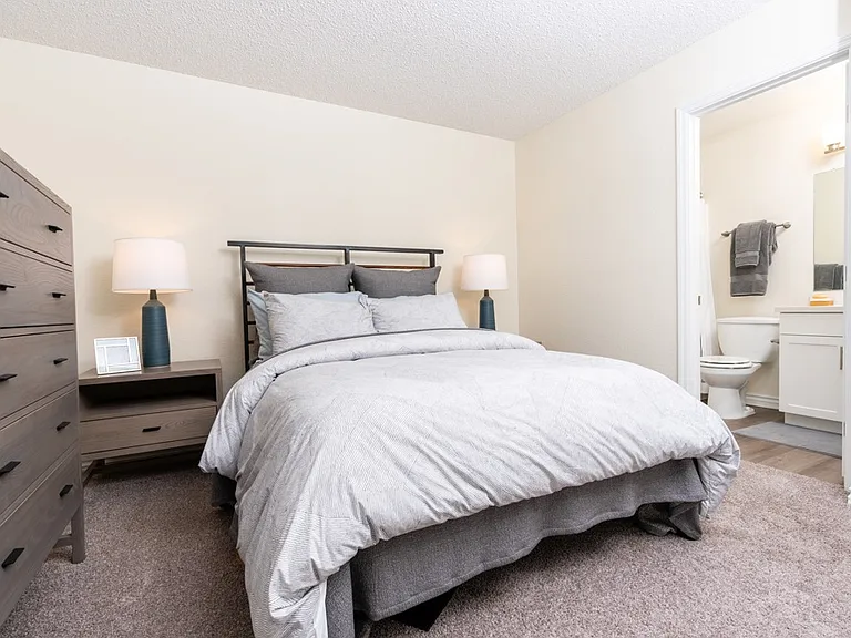 Sunstone Place Apartments — Photo 8
