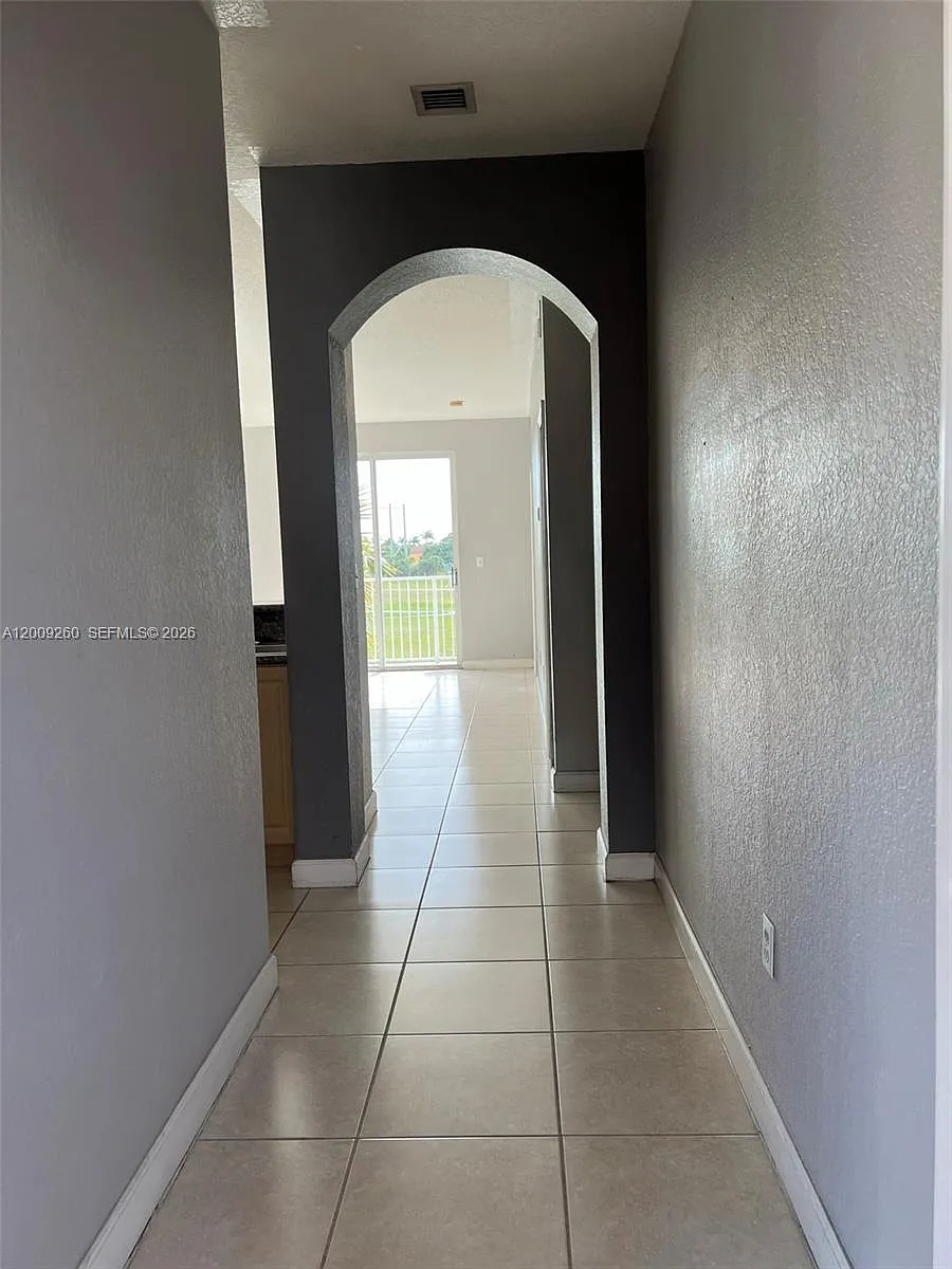 Building Photo - 17630 NW 73rd Ave #203-4