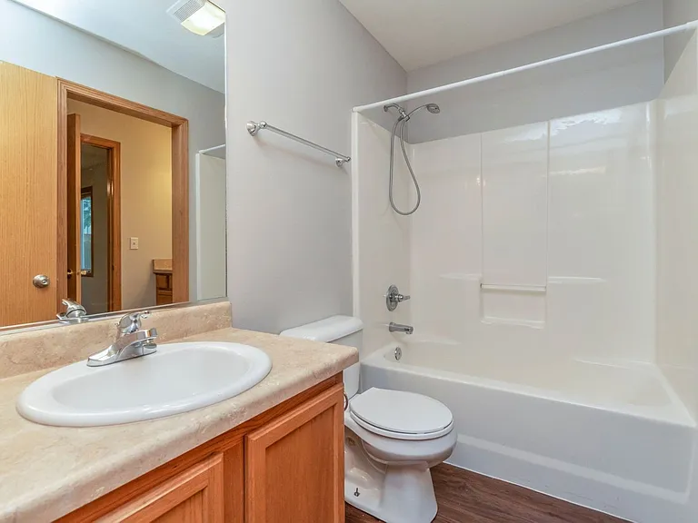 544 SW 46th St — Photo 10