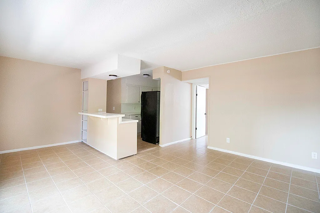9607 Marlive Ln — Photo 4