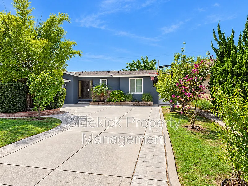 4 bed, 2.0 bath, 1852 sqft, $4,300 — Photo 3