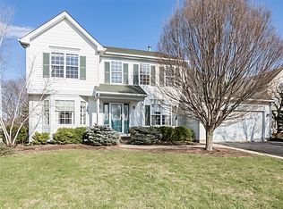 75 Georgetown Dr, Cary, IL 60013