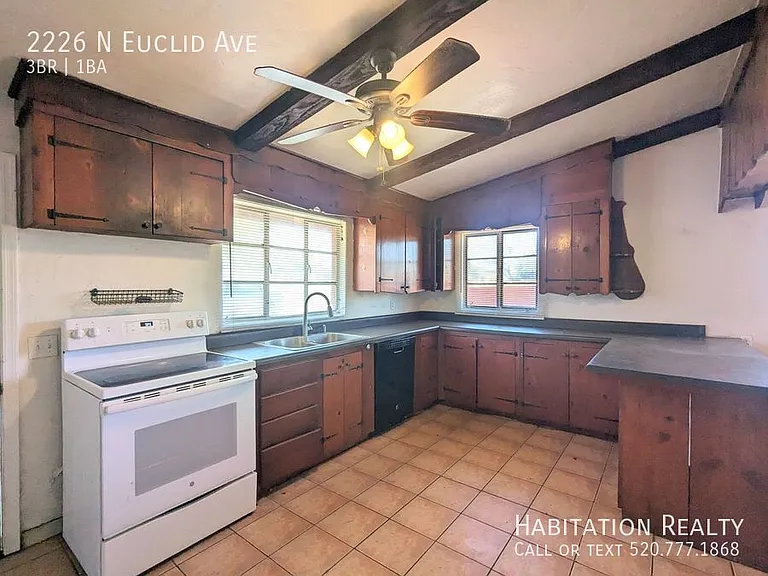 2226 N Euclid Ave — Photo 2