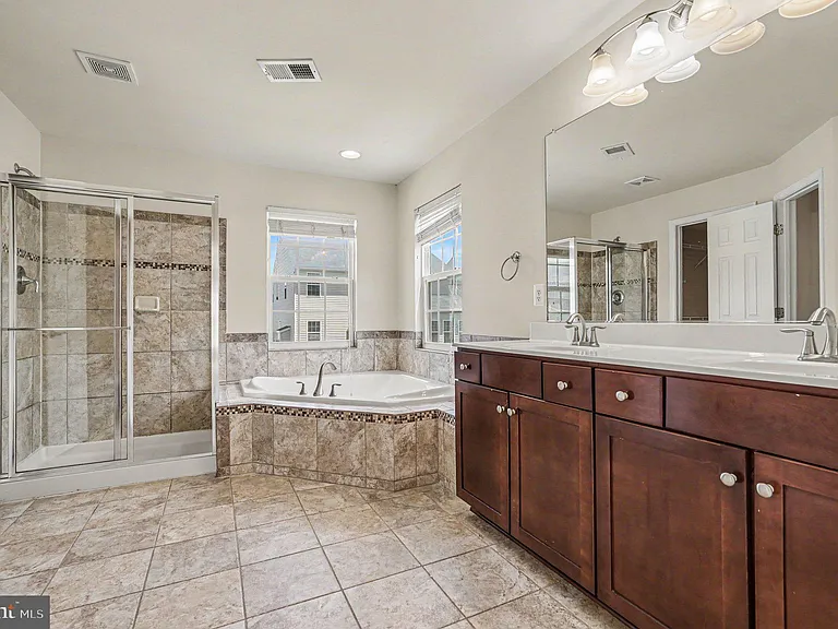 9709 Glenn Brooke Ct — Photo 17