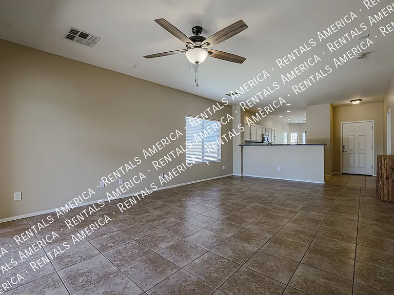 201 W Kona Dr — Photo 3