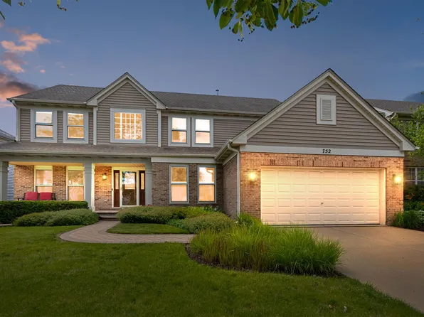 752 Easton Ln, Elk Grove Village, IL 60007