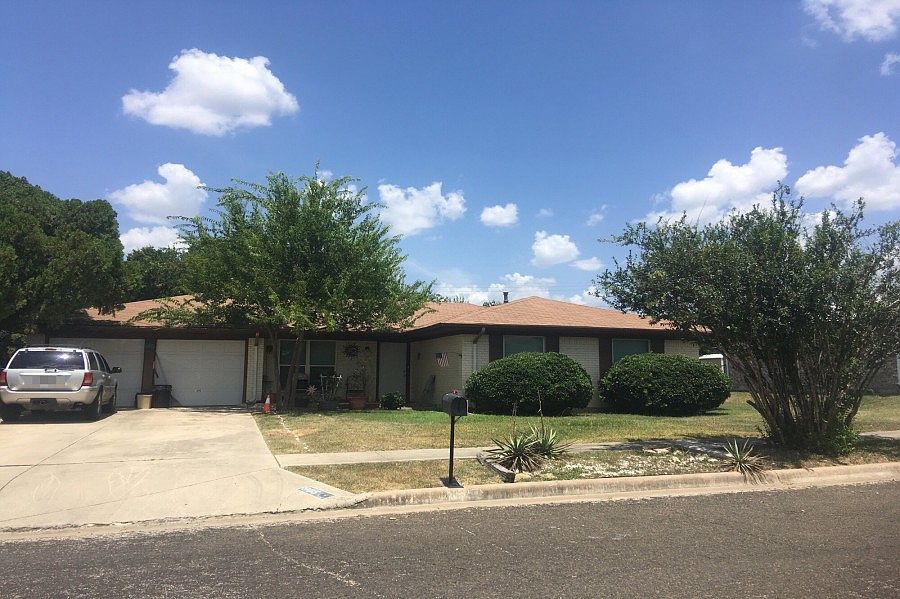 1st image of 905 Valley Dr