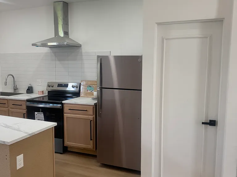 739 N Edgewood St — Photo 23