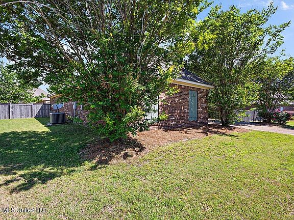 4th image of 202 Calhoun Dr