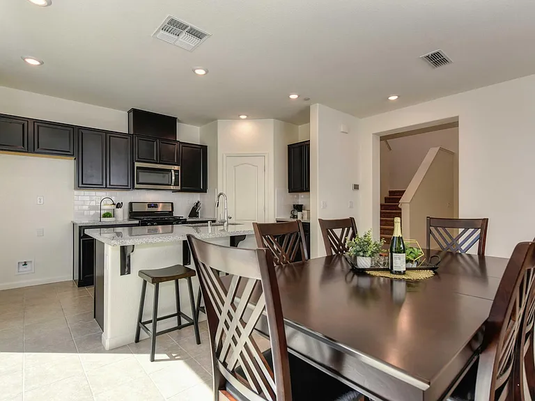 3304 Sunny Gate Ln — Photo 3