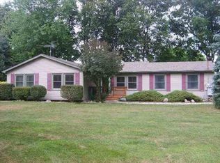 12215 Great Oaks Dr, Fenton, MI 48430