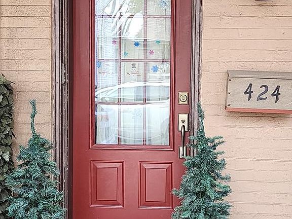 4th image of 424 Main St