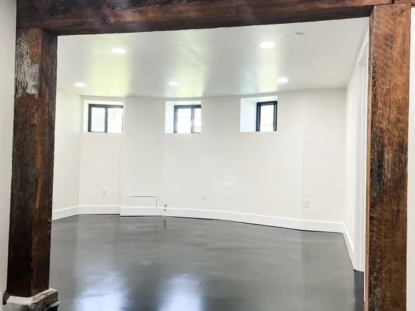 1882 Loras Blvd, Dubuque, IA 52001