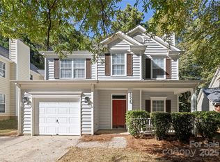 8925 Trentsby Pl, Charlotte, NC 28216