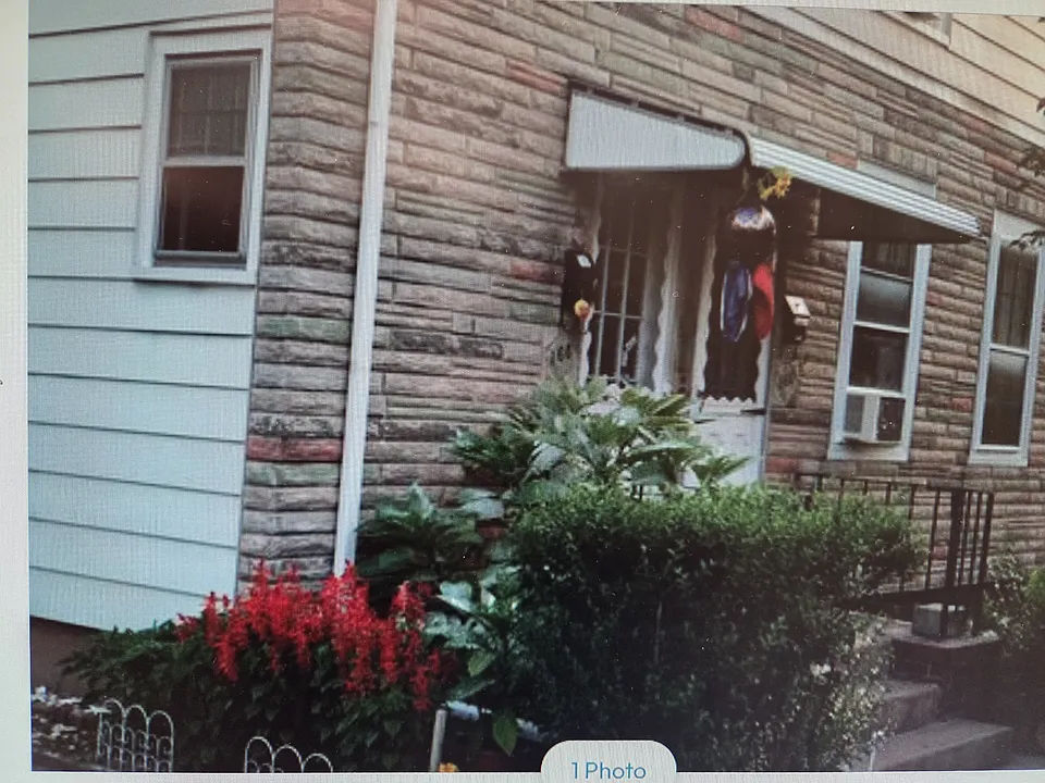 168 College St #2