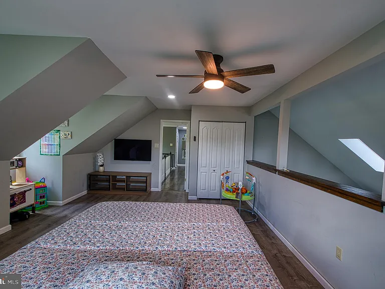 139 Mallard Dr W — Photo 28