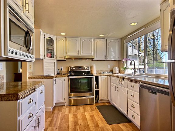 5th image of 10608 171st Ave NE