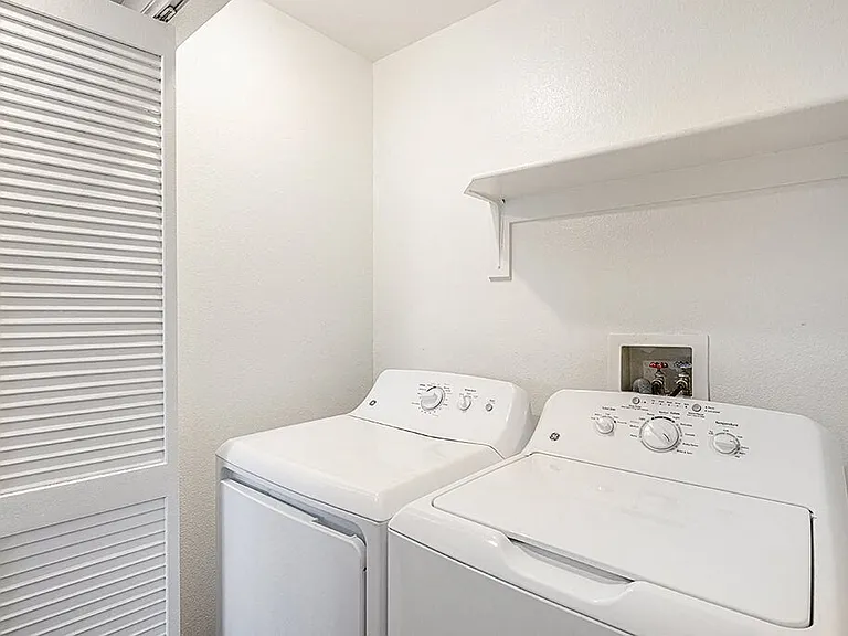 Deerwood Apartments — Photo 16