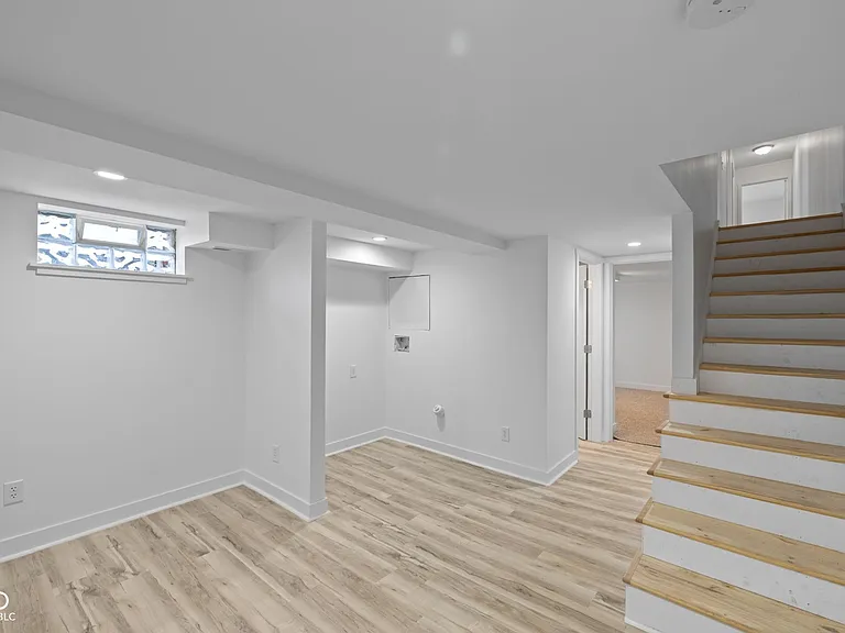4074 Boulevard Pl — Photo 6