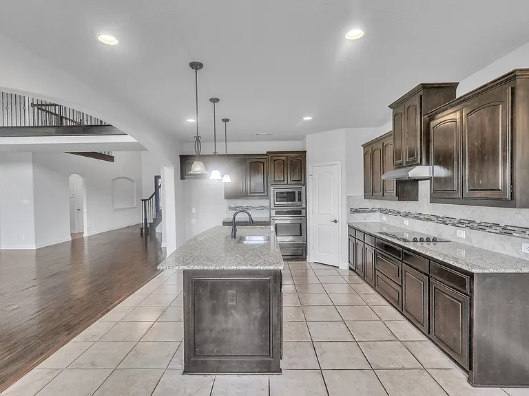 1708 Stillwater Dr — Photo 11