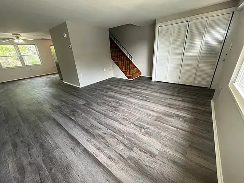 3 bed, 1.0 bath, 1152 sqft, $1,950 — Photo 3