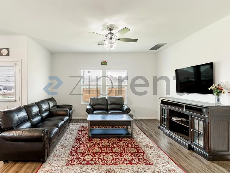 1600 Cobblecrest Ln — Photo 2