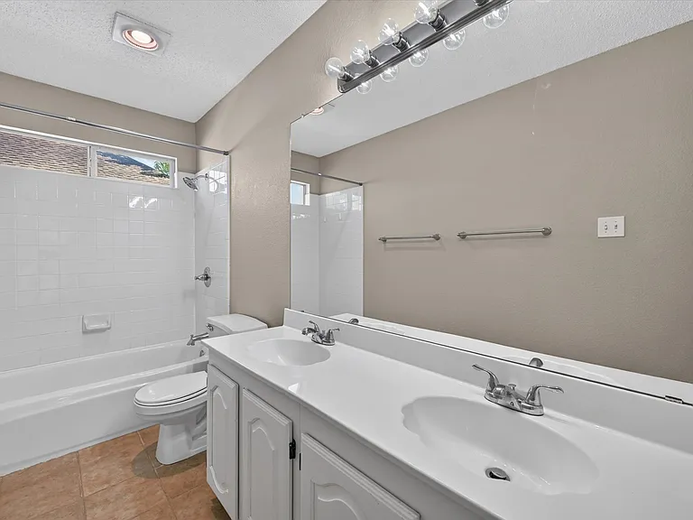 11613 Alexandria Dr — Photo 19