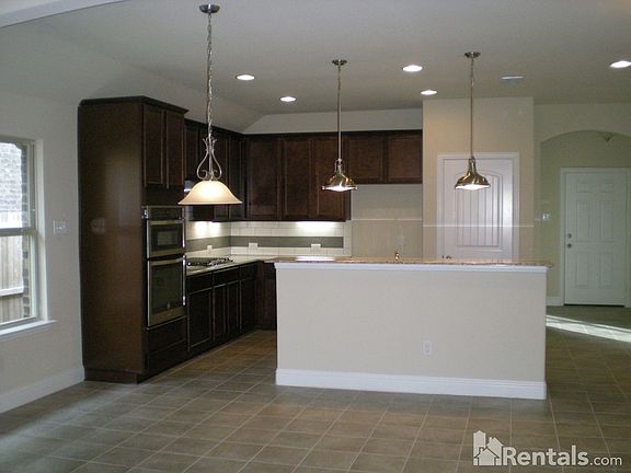 4th image of 2825 Castle Creek Dr