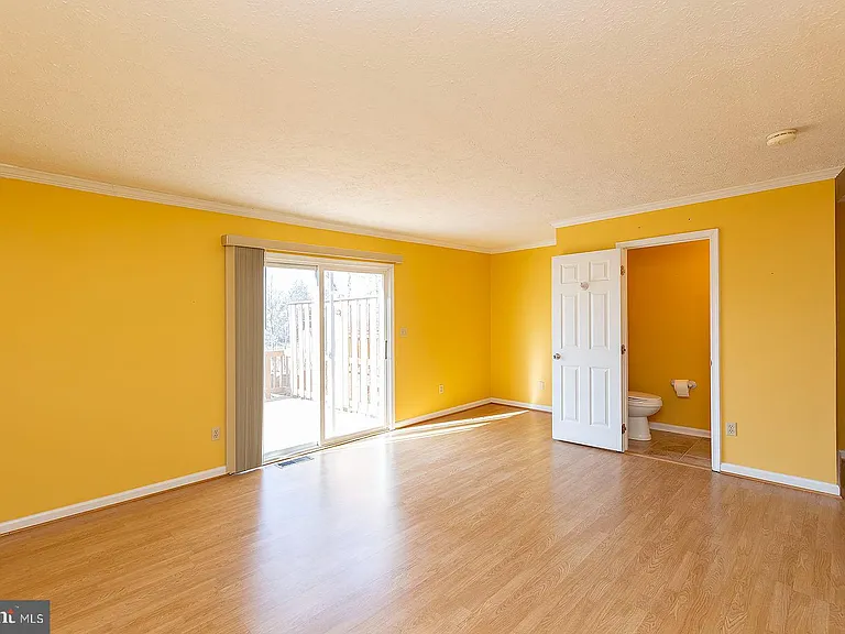 304 Chatham Sq — Photo 12