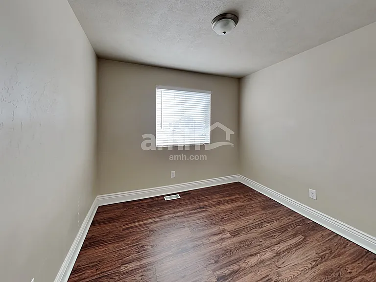 228 W Cedar Grove Ln — Photo 20