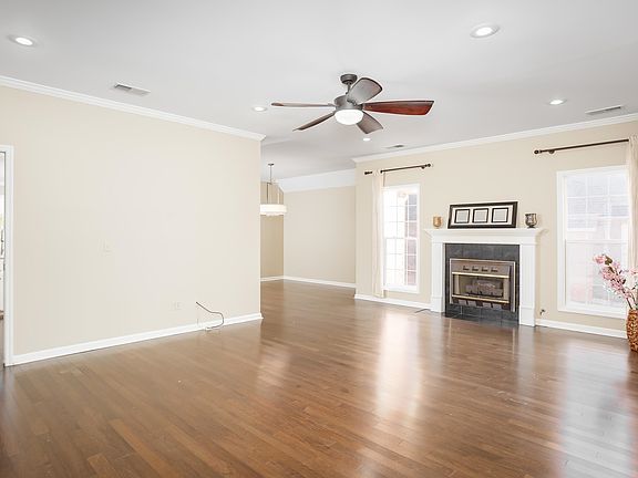 4th image of 229 Woodcrest Dr