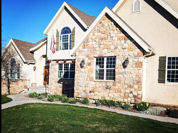 1435 E Canberra Dr