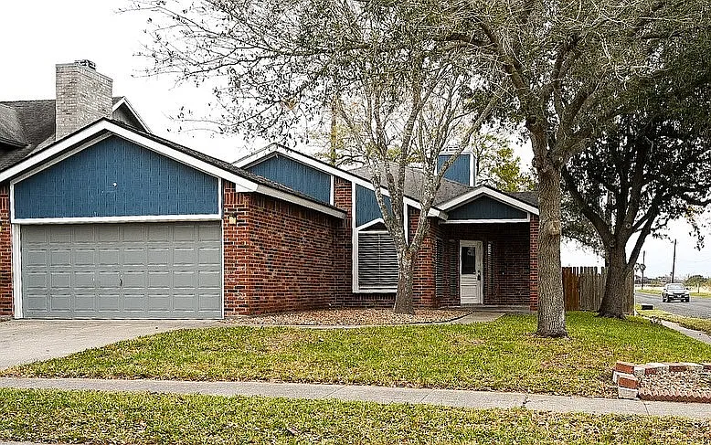 3 bed, 2.0 bath, 1725 sqft, $2,000 — Photo 2