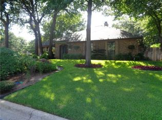 7801 Miracle Ln, North Richland Hills, TX 76182