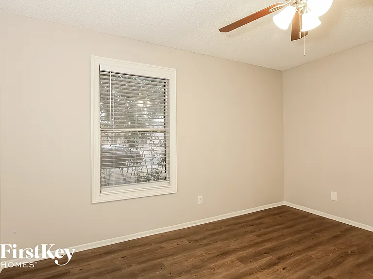 13269 N 56th Ave — Photo 12