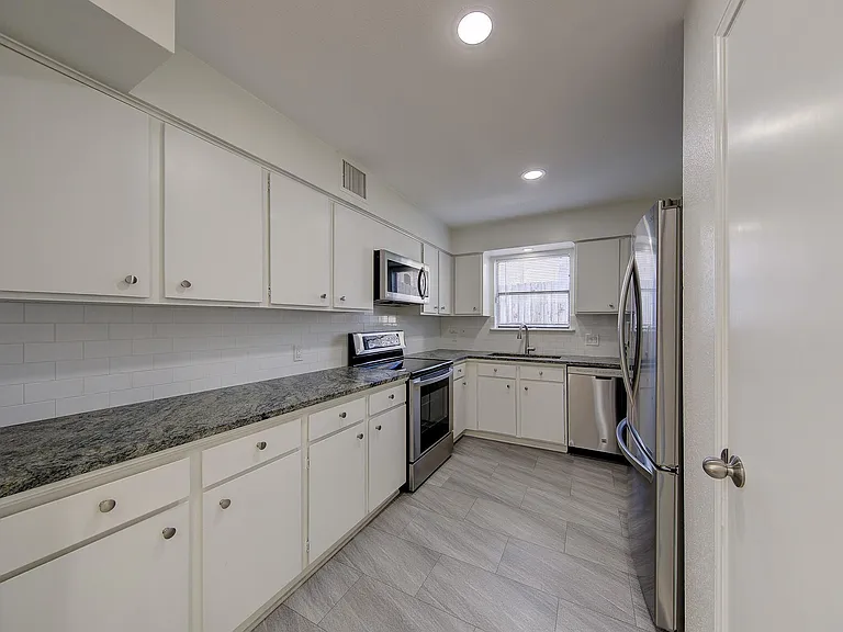 1914 Augusta Dr #25 — Photo 13