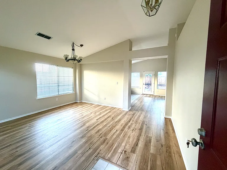 4901 Hillridge Way — Photo 3