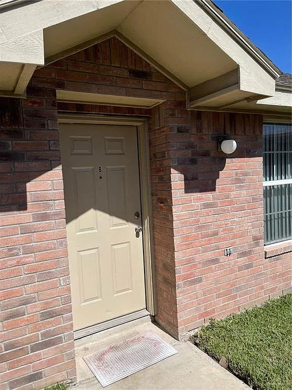 2 bed, 2.0 bath, 957 sqft, $800 — Photo 2