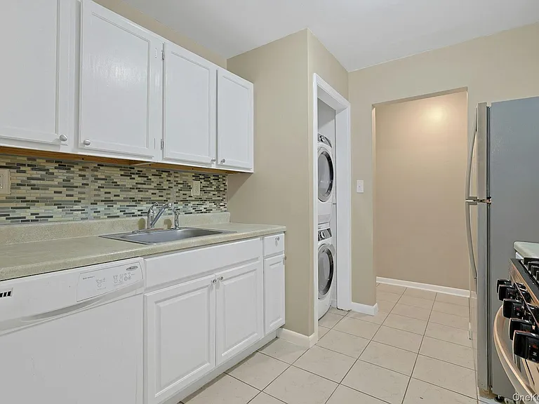 214 Kennedy Dr — Photo 14