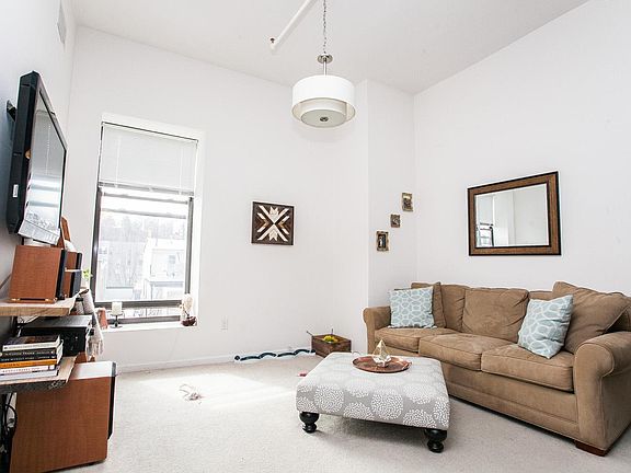 5th image of 4368 Cresson St APT 207