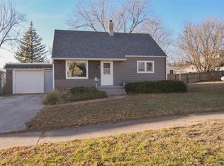 1013 S Willow Ave, Sioux Falls, SD 57105