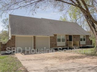 9710 Hillcrest Rd, Kansas City, MO 64134