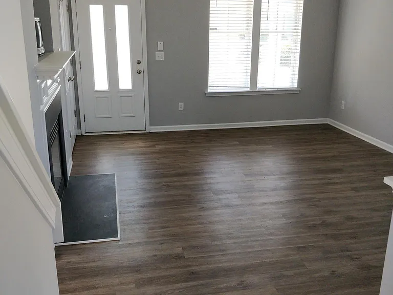 1324 Rising Oak Dr — Photo 3