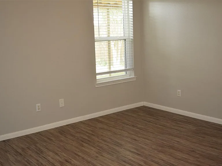 18130 Beaverdell Dr — Photo 17