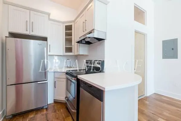 Rented by Dream Space Realty | media 11