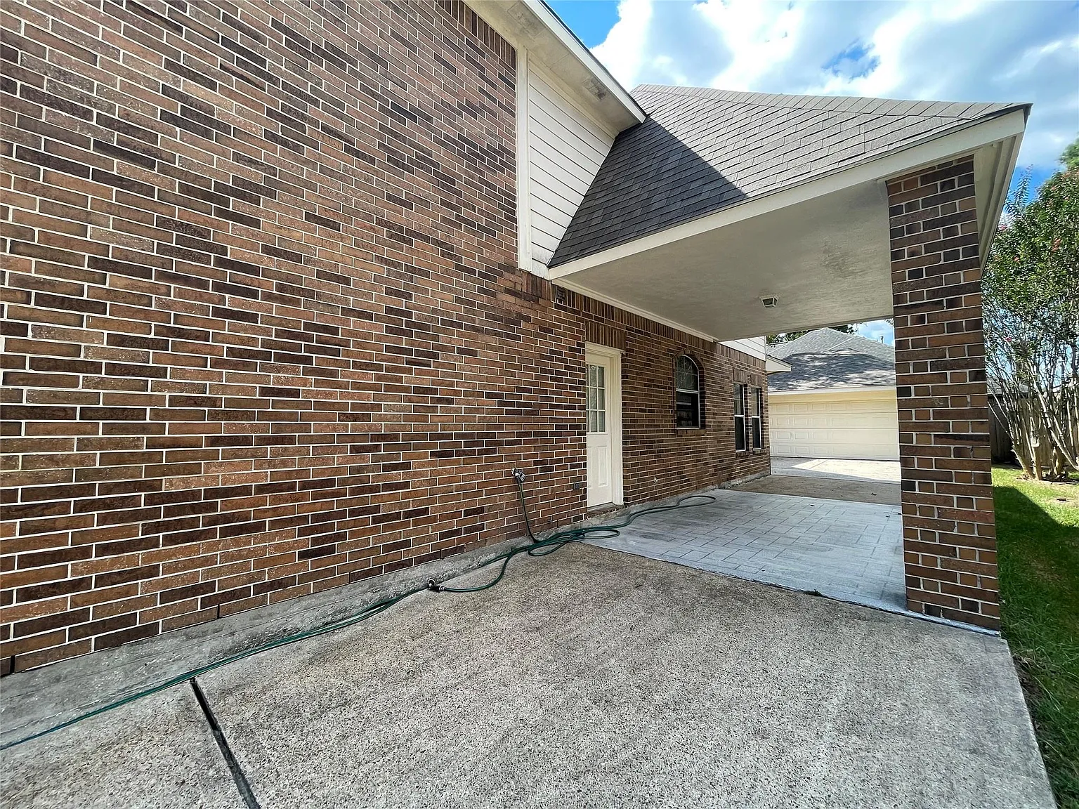 4 bed, 3.5 bath, 3264 sqft, $2,299 — Photo 4