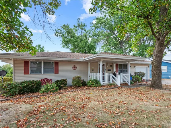 920 E St, Charleston, IL 61920