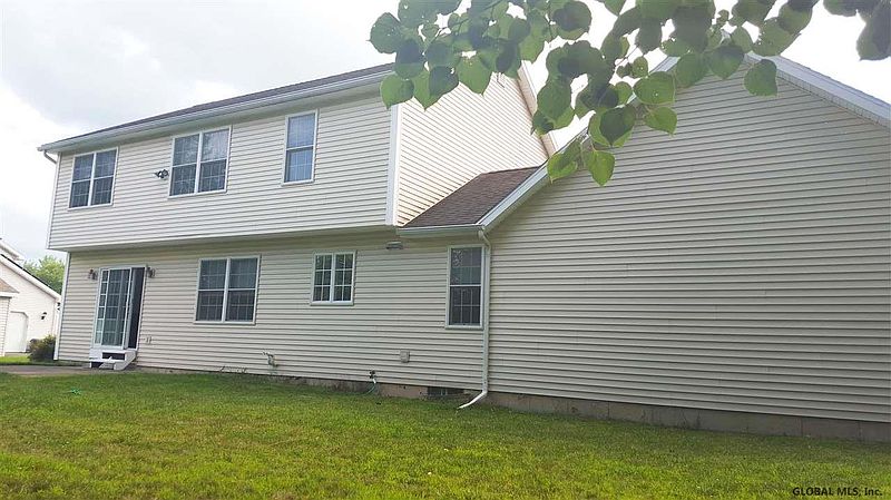 3rd image of 8 ROSEBUD Court